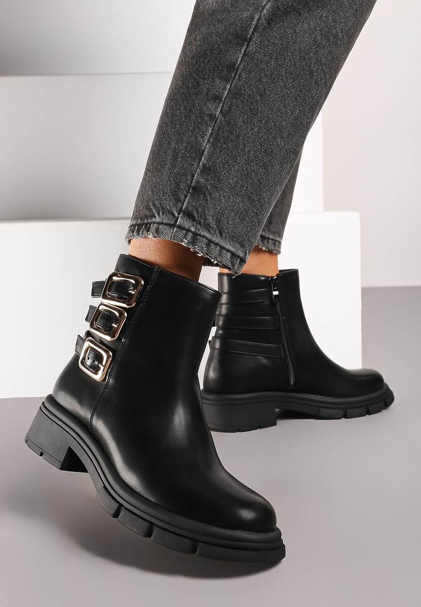 Czarne Botki na Płaskiej Tłoczonej Podeszwie z Klamrami Ivanelis