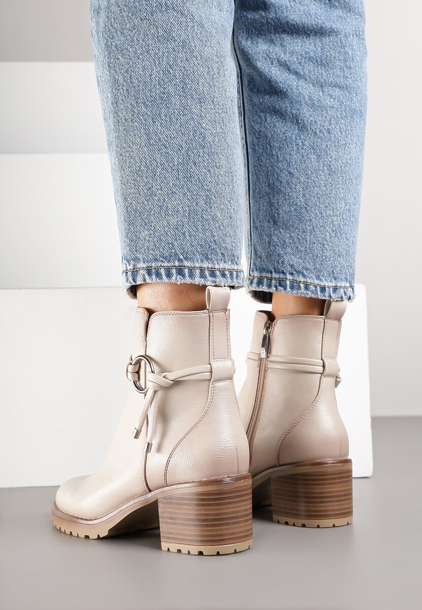 Beżowe Botki na Słupkowym Obcasie Zdobione Aplikacją Tulaviera