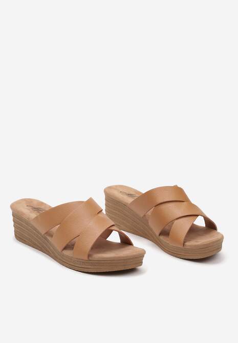 Brązowe Klapki z Ekoskóry na Niskim Koturnie Ellmina