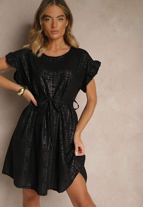 Czarna Sukienka z Paskiem i Falbankami przy Rękawach Folunelle