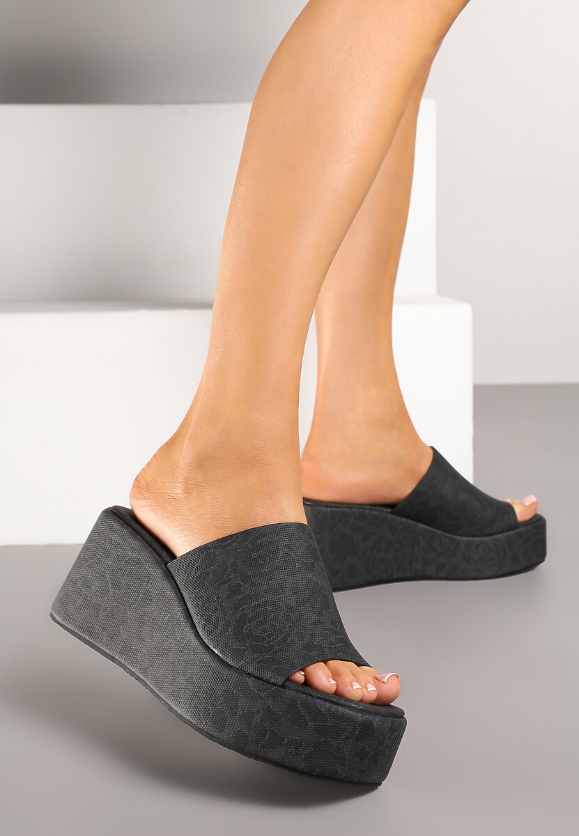 Czarne Klapki na Koturnie w Cętki Zovianne