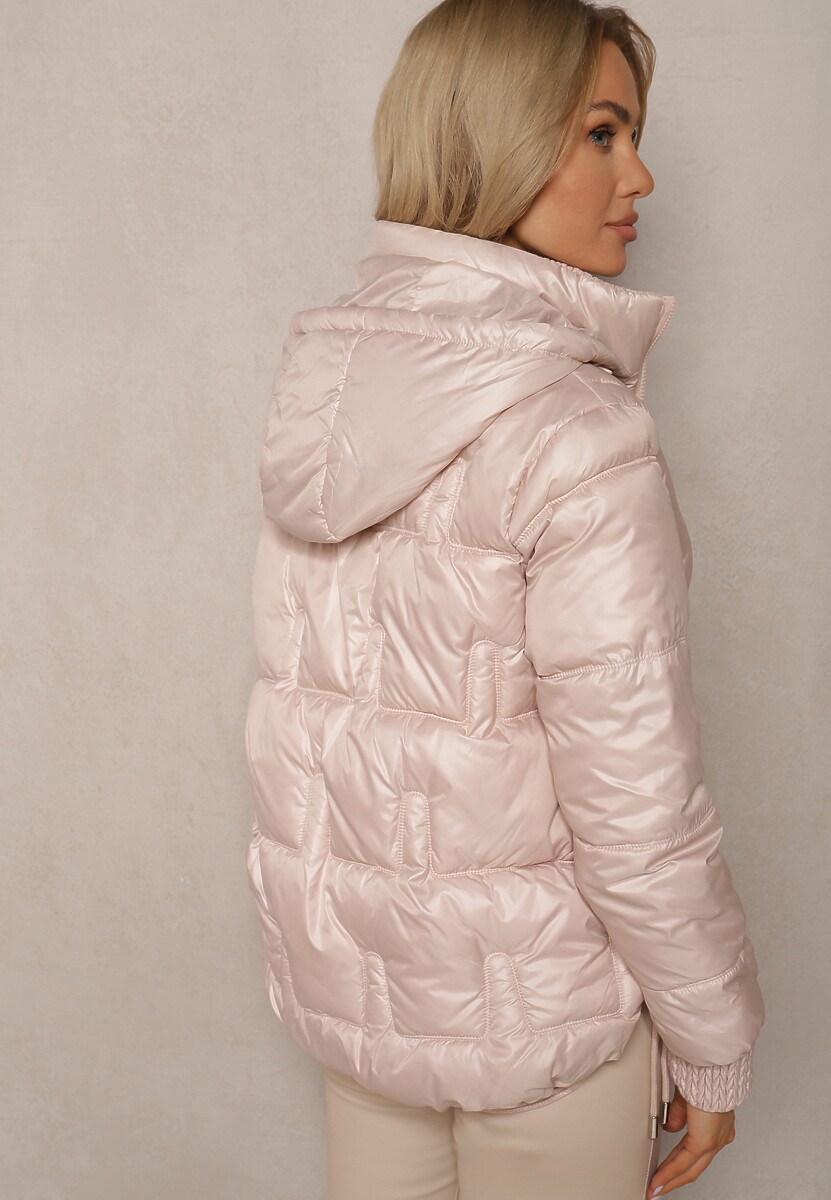 Różowa Kurtka z Odpinanym Kapturem Dłuższym Tyłem i Ściągaczami z Pikowanym Przeszyciem Zinlea
