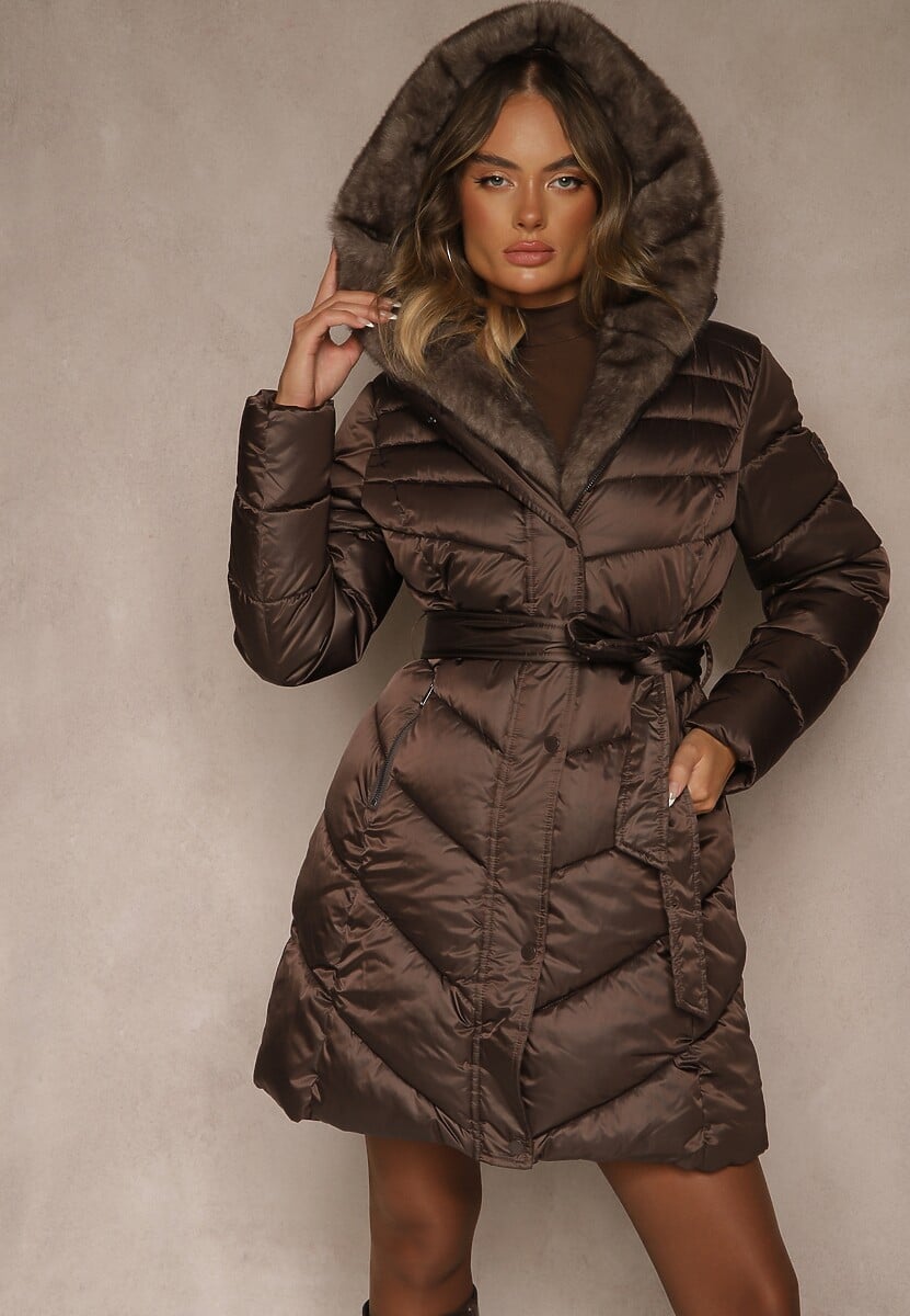 Brązowa Kurtka z Pikowanym Przeszyciami Wiązanym Paskiem i Kapturem z Futrem Fenida