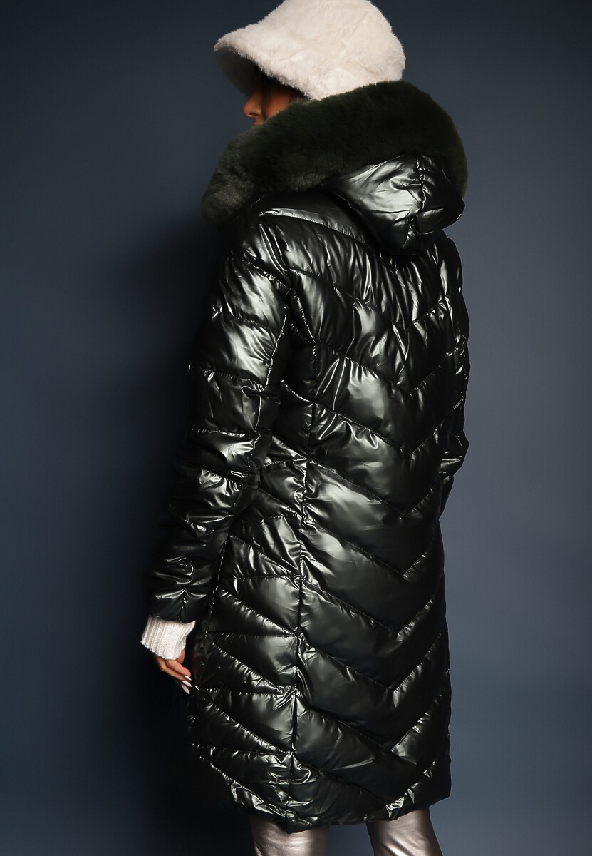 Ciemnozielona Pikowana Kurtka Metaliczna z Kapturem i Futerkiem Vivana