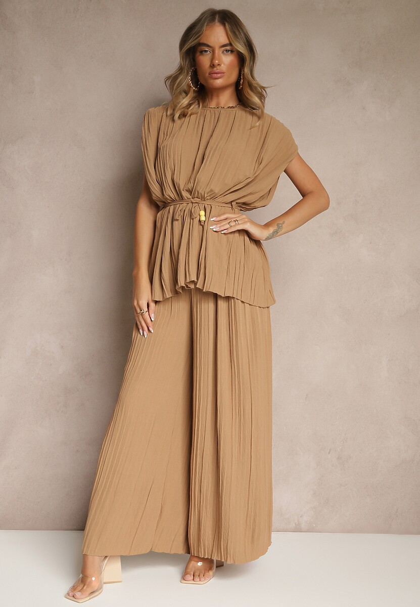 Jasnobrązowy Komplet Spodnie o Szerokim Kroju i Bluzka z Usztywnioną Linią Ramion Nilamira