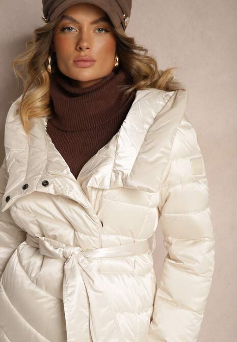 Jasnobeżowa Asymetryczna Kurtka z Pikowanym Przeszyciem Kapturem i Wiązanym Paskiem Tilisia