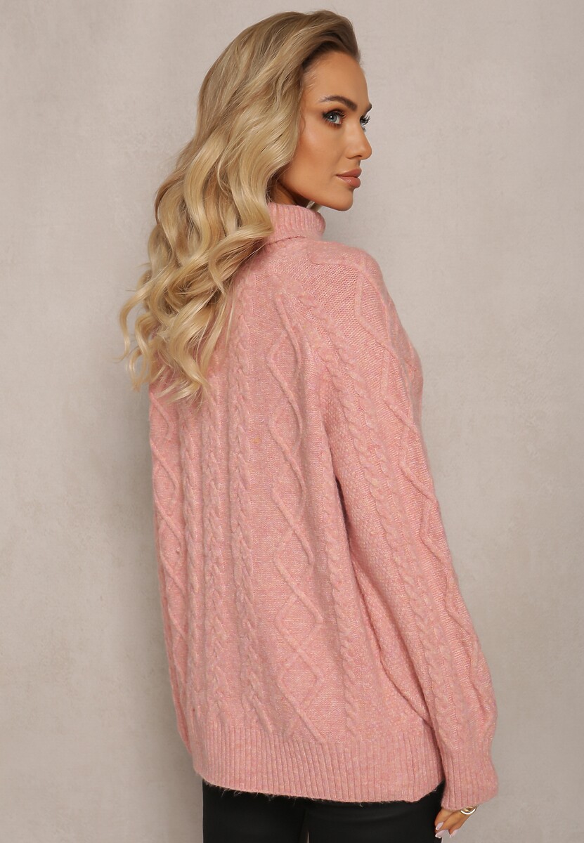 Różowy Oversizowy Golf w Ozdobny Splot Jupiterra