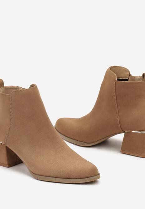 Ciemnobeżowe Botki z Ekozamszu na Niskim Obcasie Zdobionym Metaliczną Wstawką Brievia
