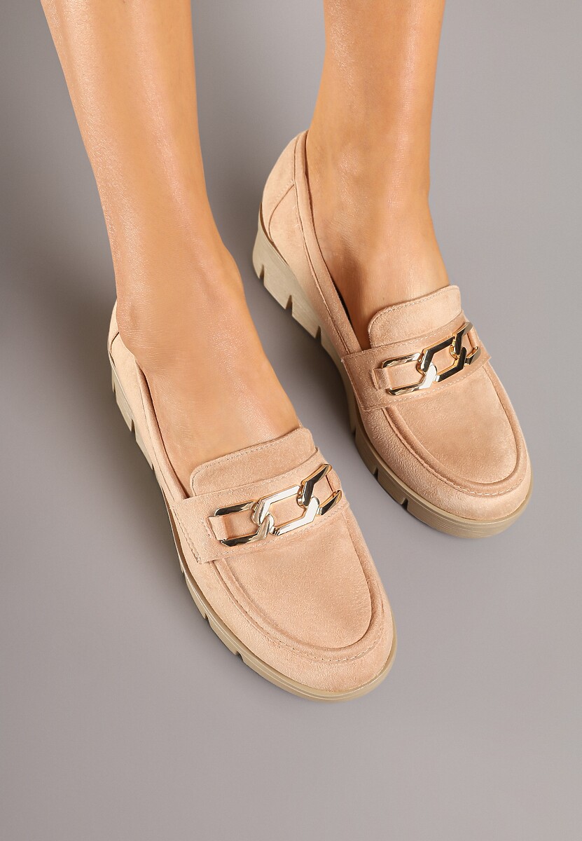 Beżowe Półbuty Mokasyny na Koturnie z Tłoczeniem i Wkładką ze Skóry Naturalnej i Łańcuchem Cariella