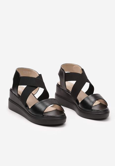 Czarne Wsuwane Sandały z Imitacji Skóry na Koturnie z Elastycznymi Paskami Trigia