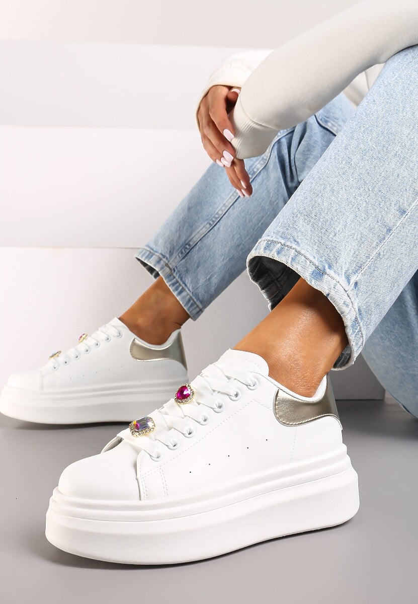 Biało-Złote Sneakersy na Platformie z Aplikacjami na Sznurówkach Neveahra