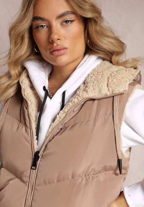 Ciemnobeżowa Dwustronna Kamizelka Pikowana z Futerkiem Madalan