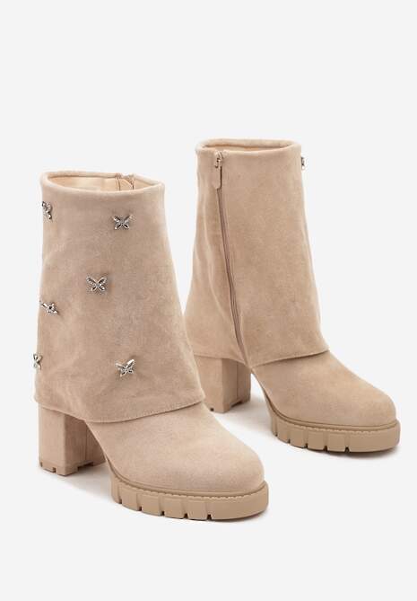 Beżowe Botki na Słupku Ozdobione Metalicznymi Aplikacjami i Wywiniętą Cholewką Taminael