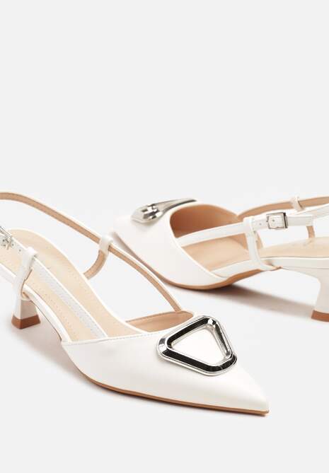 Białe Sandały na Kaczuszce z Metalicznym Trójkątem Nonisaen
