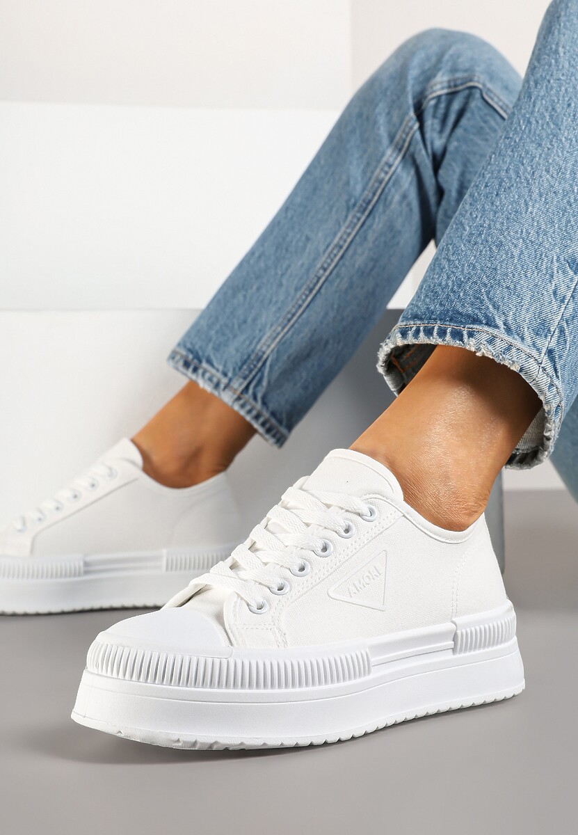 Białe Trampki na Podwójnej Podeszwie z Ozdobnym Znaczkiem na Cholewce Alivrelia