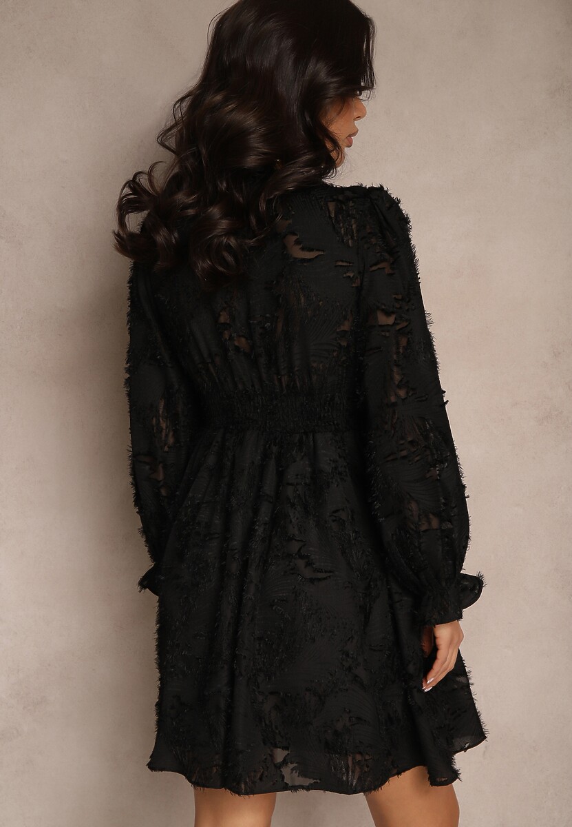 Czarna Koronkowa Sukienka o Rozkloszowanym Kroju z Gumką w Talii Semialora