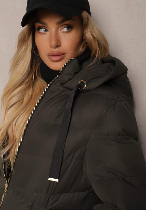Ciemnozielona Kurtka Pikowana o Długim Kroju z Kapturem i Suwakiem Dwukierunkowym Naomira