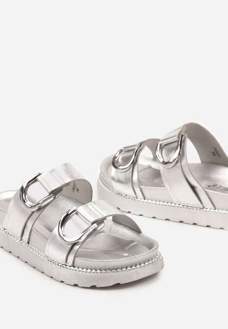 Srebrne Klapki na Platformie z Klamrami Imitującymi Zapięcia Iramarie