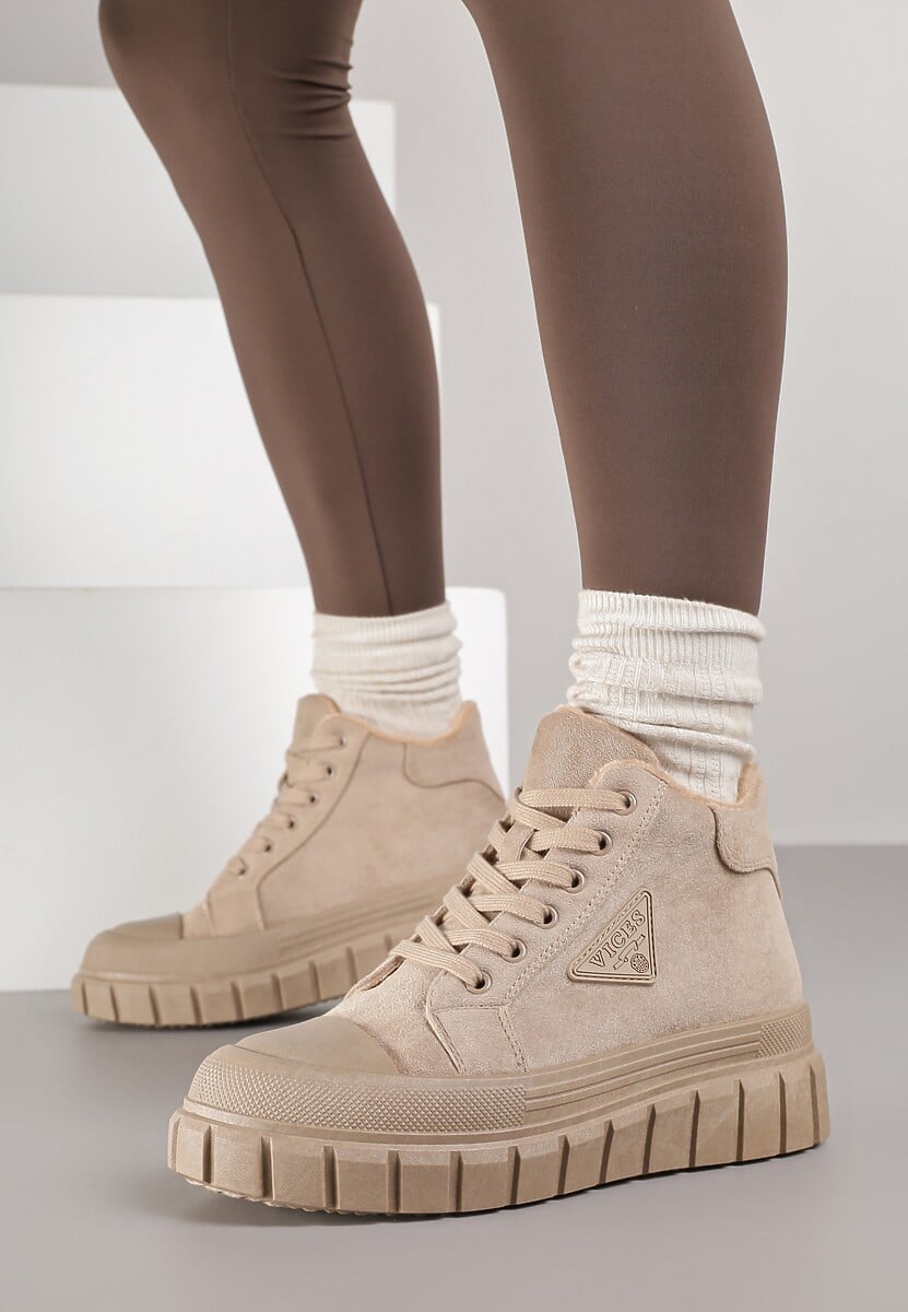 Ciemnobeżowe Botki Vices Typu Trapery na Platformie z Tłoczeniem i Aplikacją Gioselda