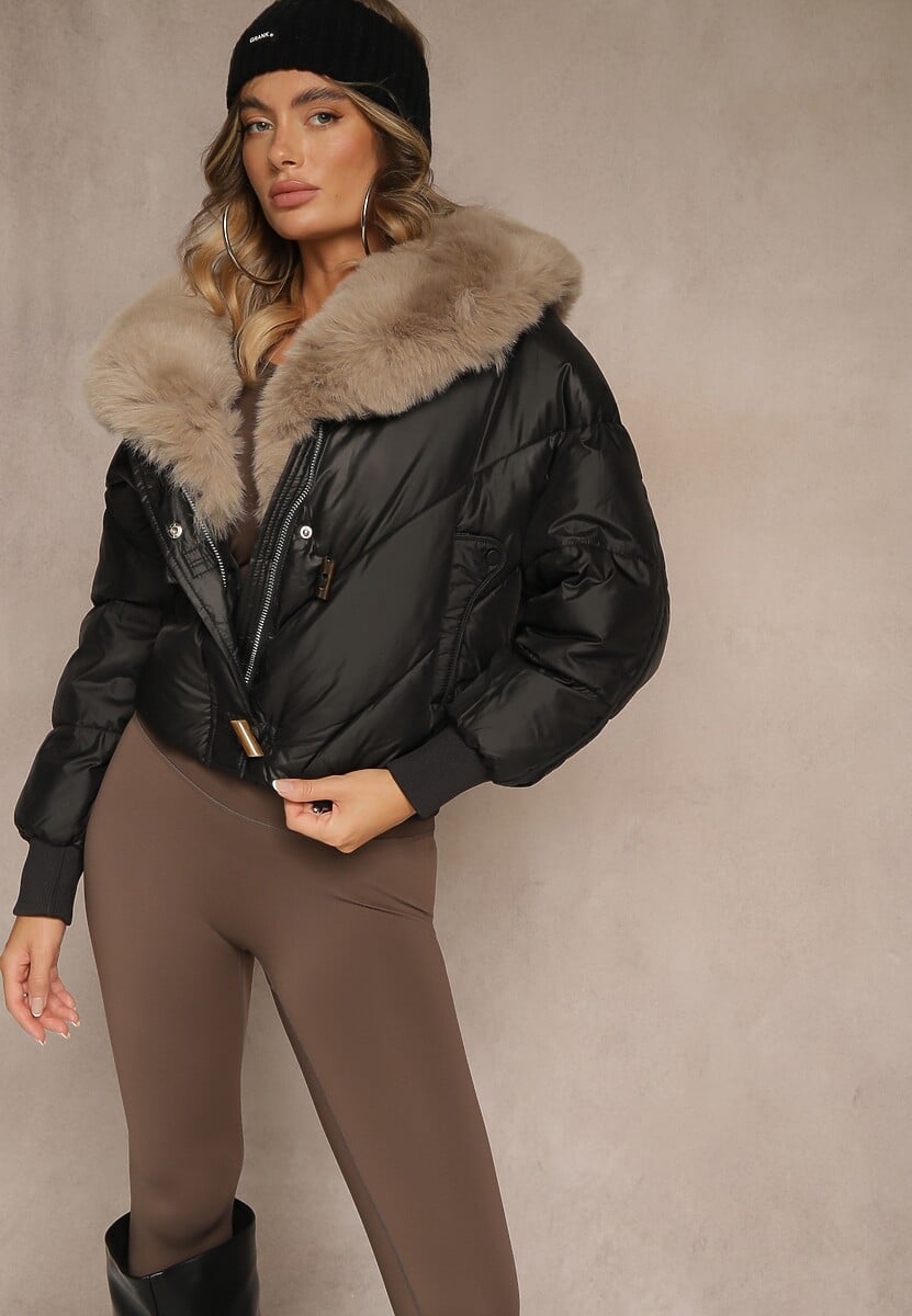 Czarna Pudełkowa Kurtka z Pikowanymi Przeszyciami i Kapturem z Futrem Ruvitta