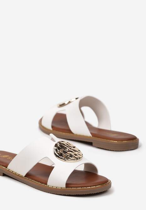 Białe Wsuwane Klapki z Ekoskóry z Okrągłą Klamrą Arlevia