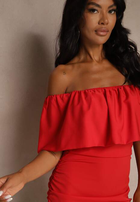 Czerwona Koktajlowa Sukienka Vices z Hiszpańskim Dekoltem Penare