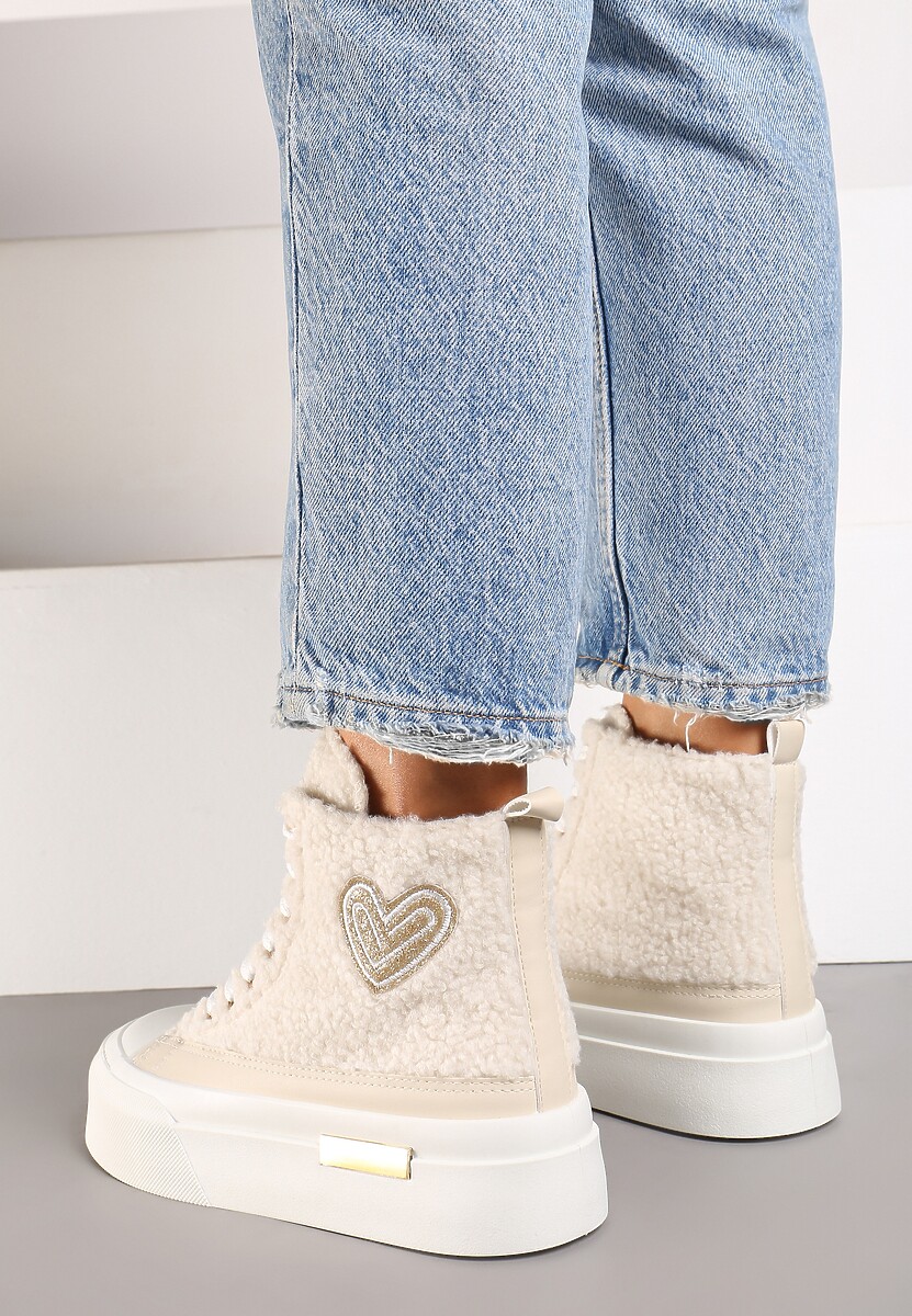 Beżowe Futerkowe Trampki na Platformie z Ozdobną Naszywką w Kształcie Serca Aelinna