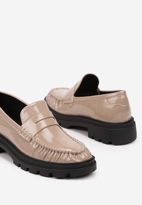 Ciemnobeżowe Mokasyny na Grubej Podeszwie z Minimalistycznym Zdobieniem Berivana