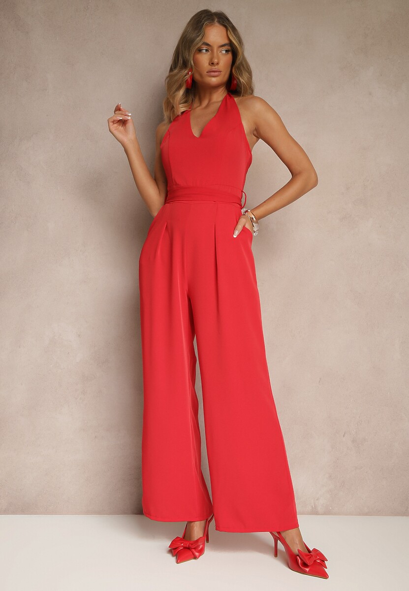 Czerwony Kombinezon o Taliowanym Kroju z Dekoltem Halter i Wiązanym Paskiem Malisena