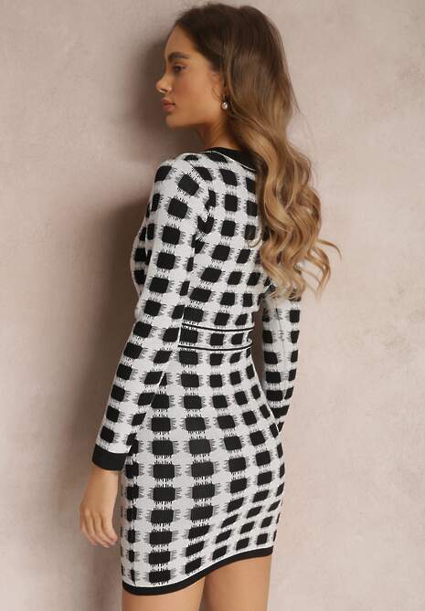 Jasnoszara Dzianinowa Sukienka w Geometryczny Wzór z Metaliczną Nitką Enoto