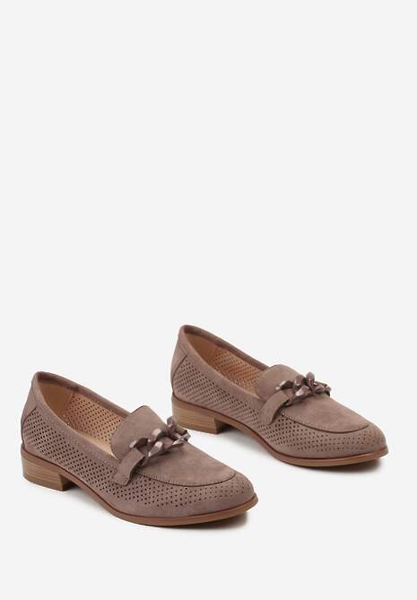 Ciemnobeżowe Mokasyny ze Skórzaną Wkładką Ażurową Cholewką i Łańcuchem Egadde