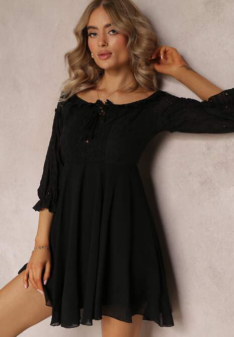 Czarna Sukienka z Rękawami 7/8 i Ozdobną Koronką Cascantha