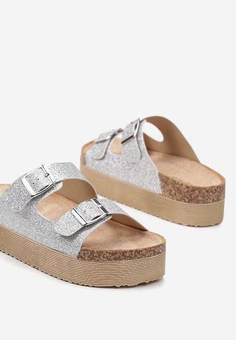 Srebrne Klapki na Platformie z Korkową Wstawką i Klamrami Ozdobione Brokatem Sumeria
