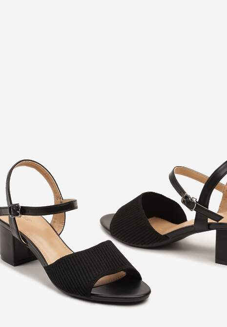 Czarne Sandały na Słupkowym Obcasie z Tłoczeniem na Pasku Natissa