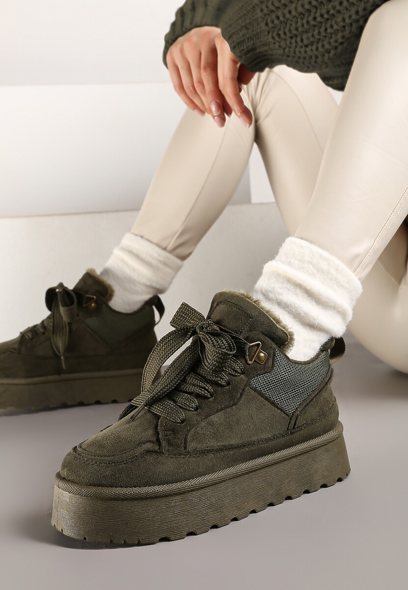 Czarne Sneakersy na Platformie ze Sznurowaniem Ozdobione Futerkiem Vaivelle