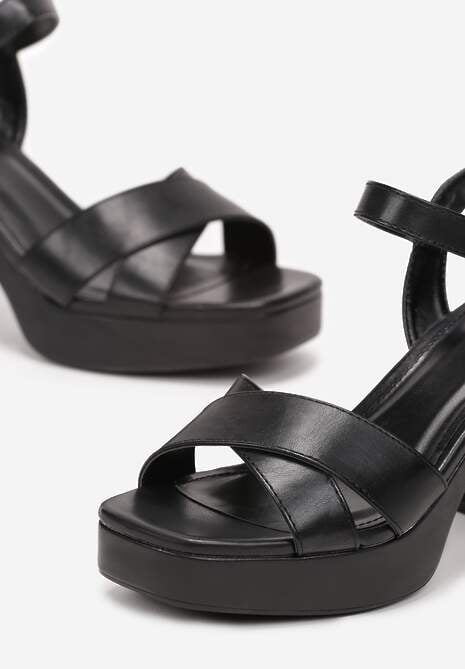 Czarne Sandały z Paskami na Słupku Ebothy