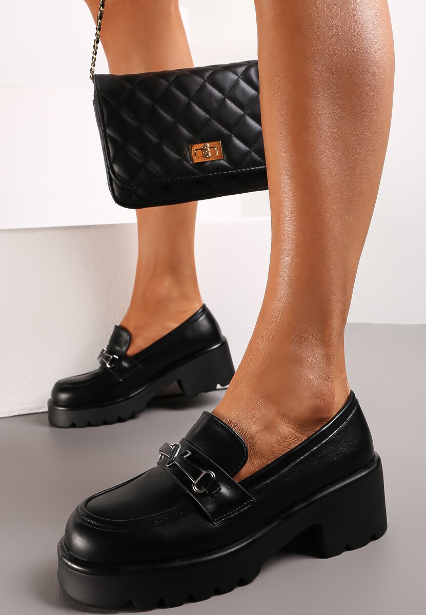 Czarne Mokasyny Wsuwane z Imitacji Zamszu z Metalową Aplikacją na Grubej Podeszwie Breez