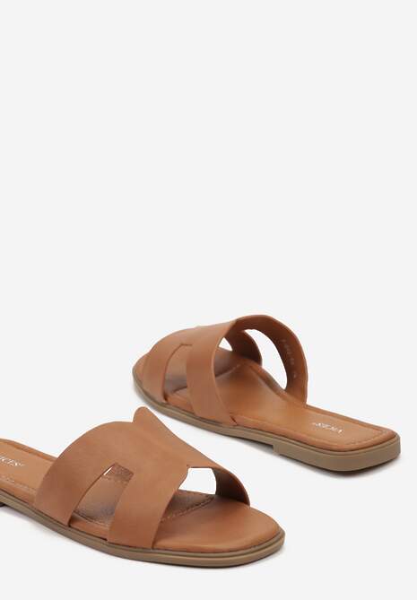 Jasnobrązowe Klapki na Płaskiej Podeszwie Ozdobione Metalicznymi Paskami i Kwadratowym Noskiem Sonivia