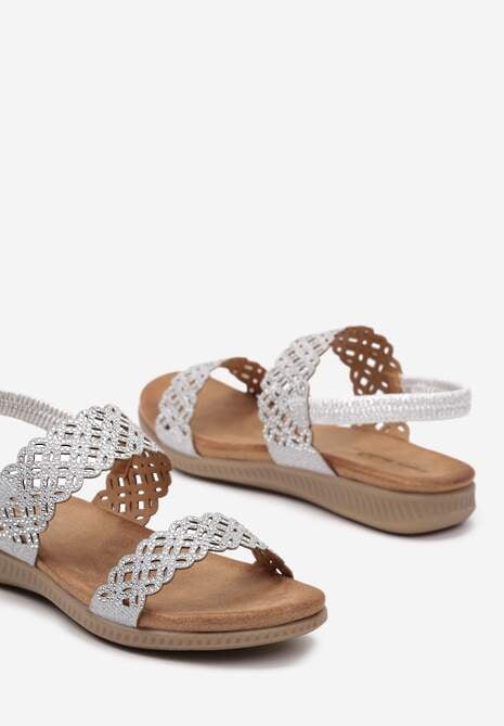 Srebrne Wsuwane Sandały z Ażurowymi Zdobieniami i Brokatem Tomoella