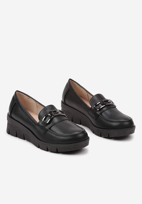 Czarne Półbuty Mokasyny na Koturnie z Tłoczeniem i Wkładką ze Skóry Naturalnej i Łańcuchem Cariella