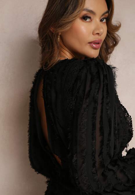 Czarna Sukienka Rozkloszowana z Wystrzępieniem i Koronką Avela