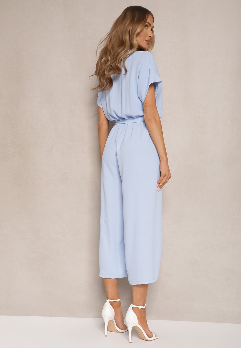 Jasnoniebieski Kopertowy Kombinezon o Prostym Kroju z Wiązanym Paskiem Tevenea