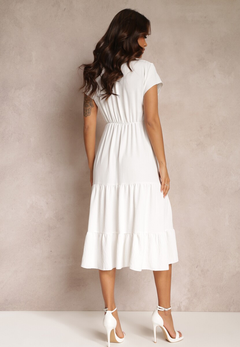 Biała Sukienka z Trójkątnym Dekoltem i Falbaną Callandia