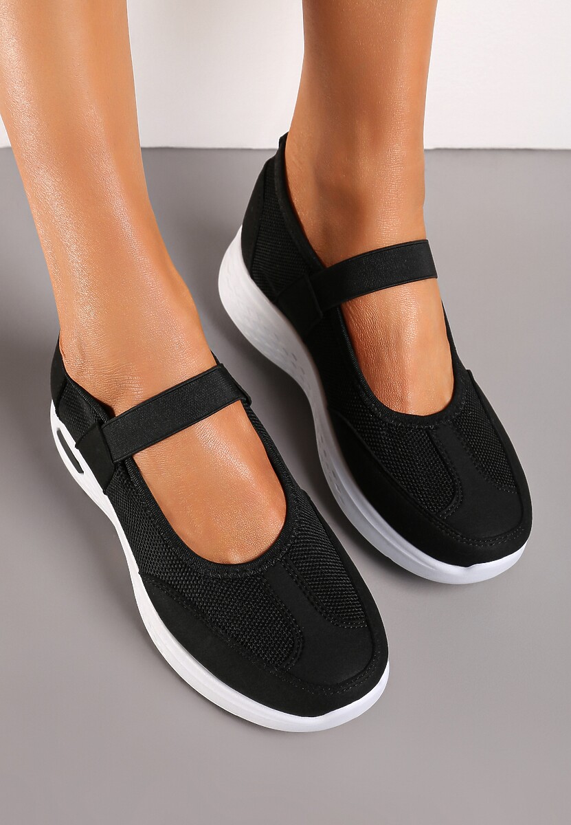 Czarne Tenisówki na Płaskiej Podeszwie z Perforacją i Elastyczną Wstawką Xolema