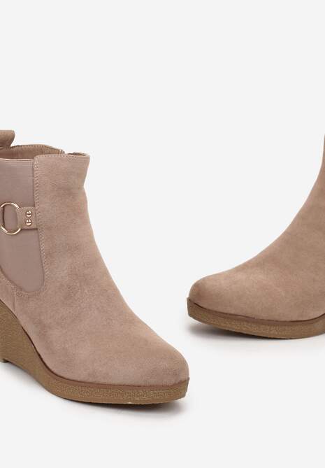 Beżowe Botki na Koturnie z Ozdobnym Paskiem Depetrissa