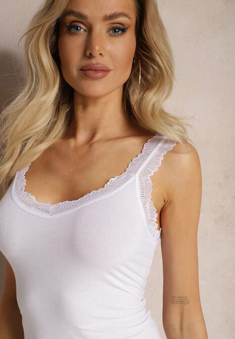 Biały Top z Wiskozy z Delikatną Koronką przy Dekolcie Purenia