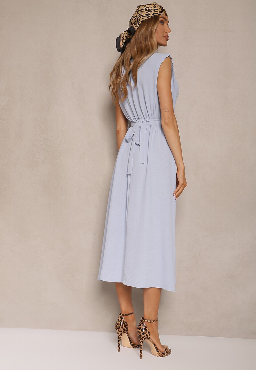 Jasnoniebieska Sukienka o Rozkloszowanym Kroju z Paskiem z Klamrą Meniros