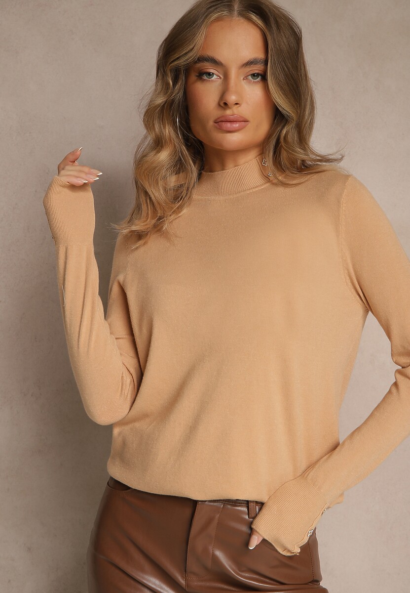 Ciemnobeżowy Golf o Dopasowanym Kroju Zdobiony Minimalistycznymi Aplikacjami Unissa