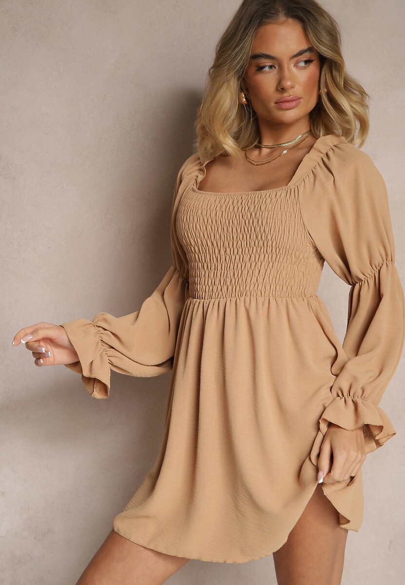 Czarna Sukienka z Elastyczną Górą o Rozkloszowanym Kroju z Falbankami Savione