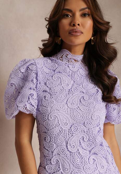 Fioletowa Sukienka z Koronkowym Haftem Paisley i Bufiastymi Rękawami Briena